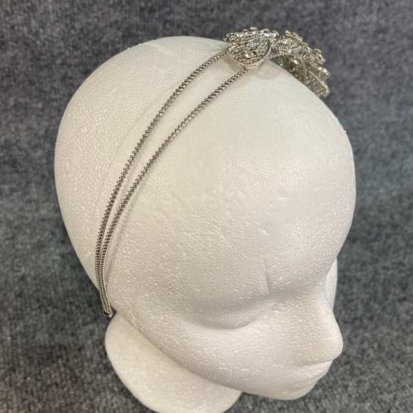 Flower Rhinestone Metal Coil Headband - Picture 3 of 10